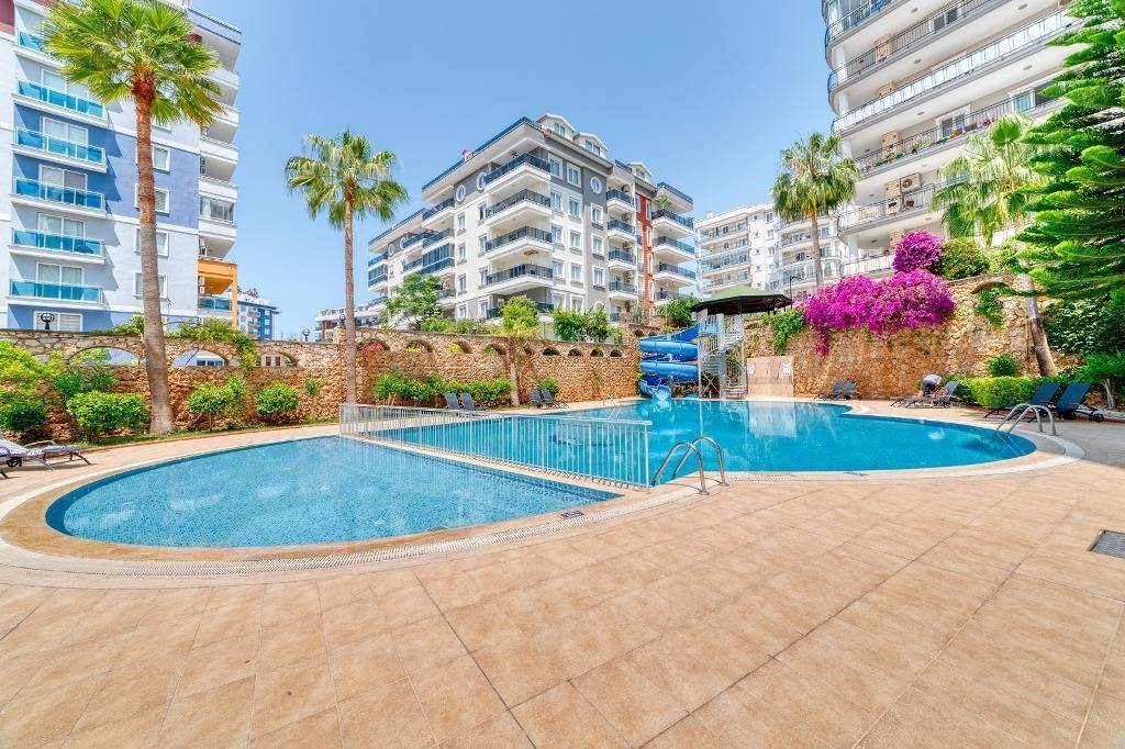 Przestronny 2-pokojowy umeblowany apartament z krytym basenem Alanya - Tosmur