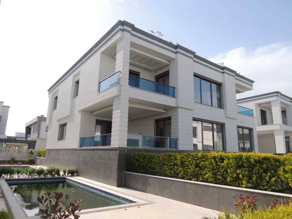 Luxuriöse 3-stöckige Villa 5 +1 in Antalya Kemeragzi