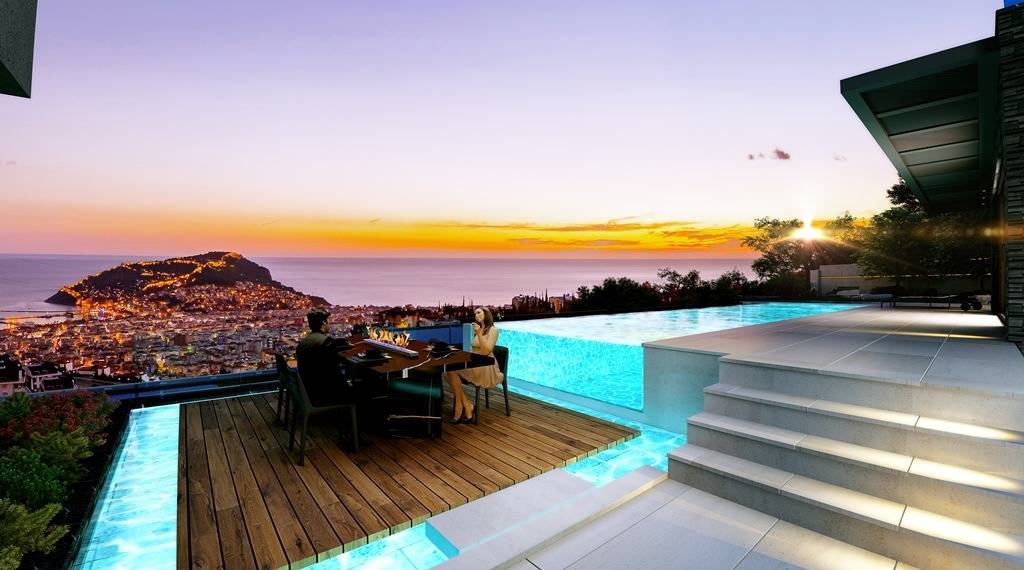 Luxusní vily se slaným bazénem a krásným výhledem na moře v Alanyi Turecko - Bektaş 